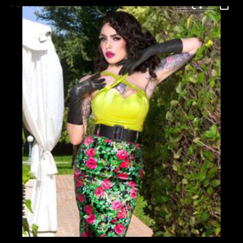 Deadly Dames voodoo vixen cross top size XS